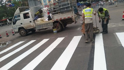 广西道路交通标志标线斑马线怎么标?