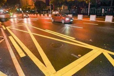 市区这些路段将用上这个黑科技,以后雨夜行车有保障多了